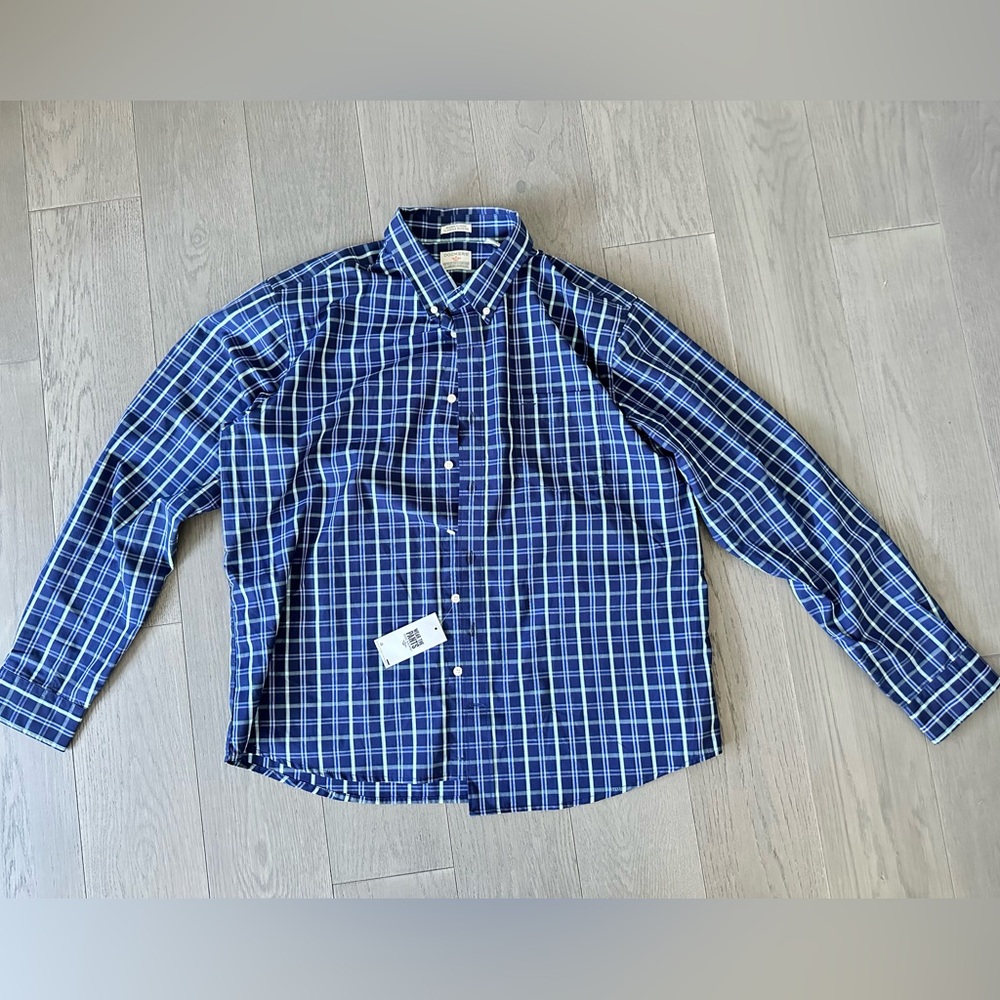 BNWT Dockers Blue and White Checkered Modern Classic Fit XL Button Down Shirt